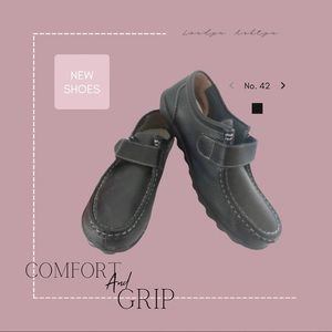 BLACK SLIDES WITH SUPER GRIP